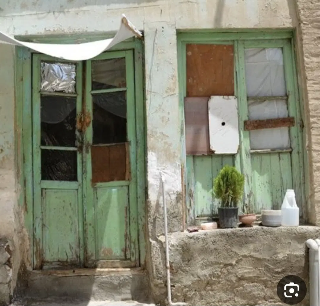 خانه کلنگی در خیابان شاهد