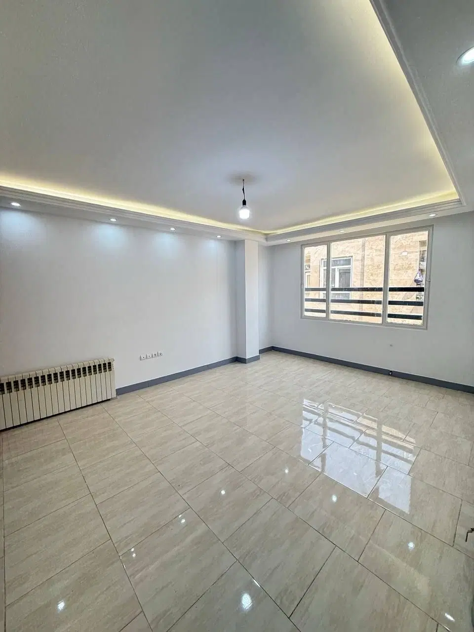 ۷۰ متری _ روبه نما _ طبقه سوم _ پارکینگ و آسانسور