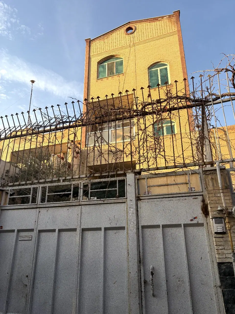 فروش خانه ۱۰۰ متری چهارطبقه در بلوار کشاورز
