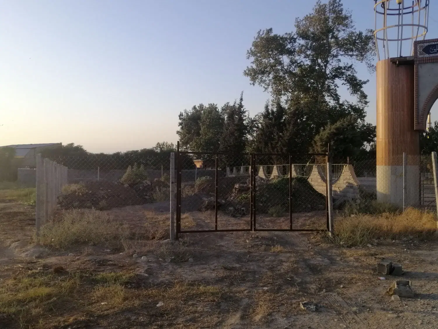 زمین باغی