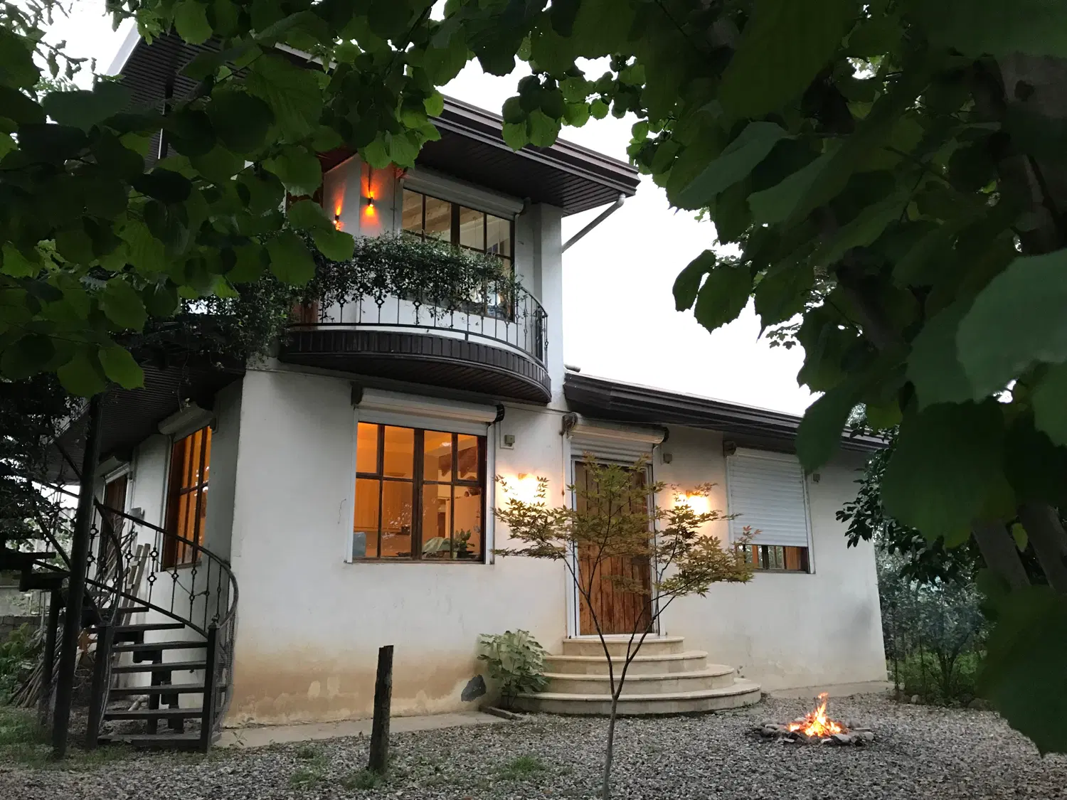 خانه ای ۱۴۰ متری در زمینی ۱۰۰۰ متری