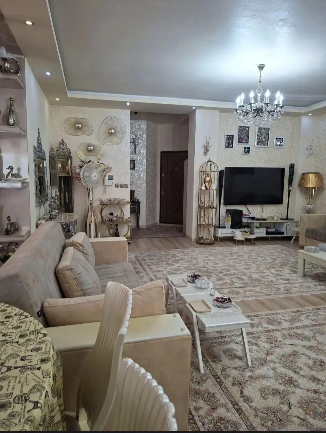 یک واحد آپارتمان در چهارراه حافظ