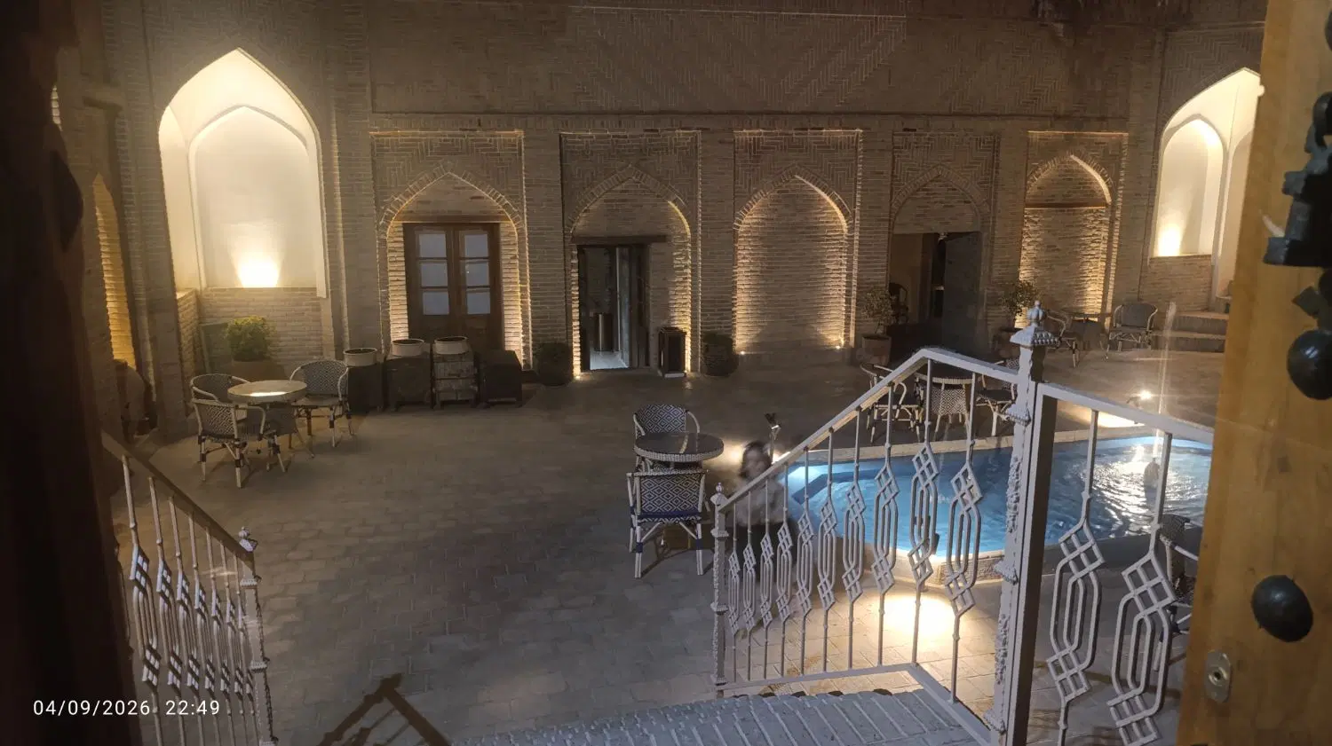طبقه همکف گلسرخی
