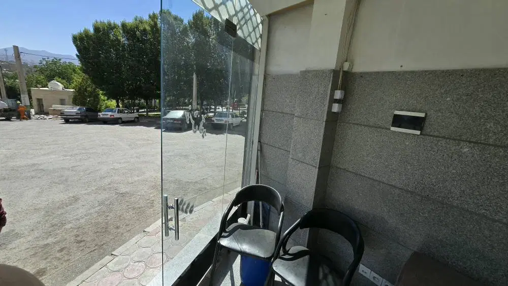 مغازه۷متر با۵متربالکن نبش چهارراه روبروی پارک