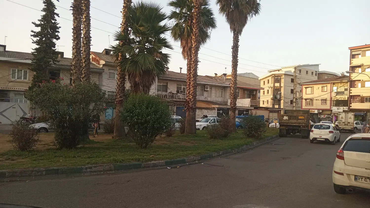 ویلا۱۰۰متر۲خواب پارکینگ خیابان استقلال هلوکله فوری
