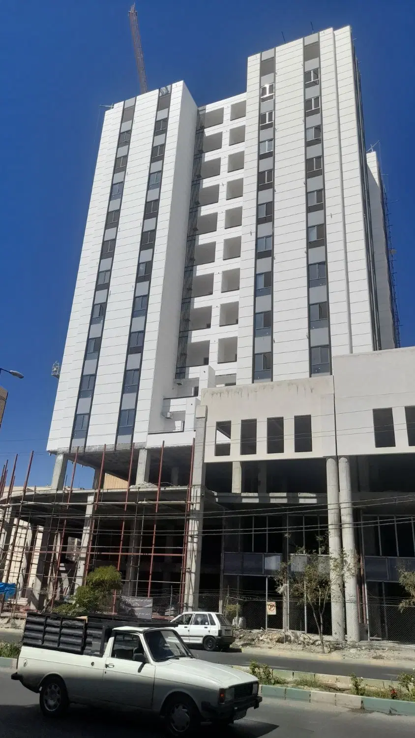 فروش زمین ۲۷۰متری با بر ۱۰متر