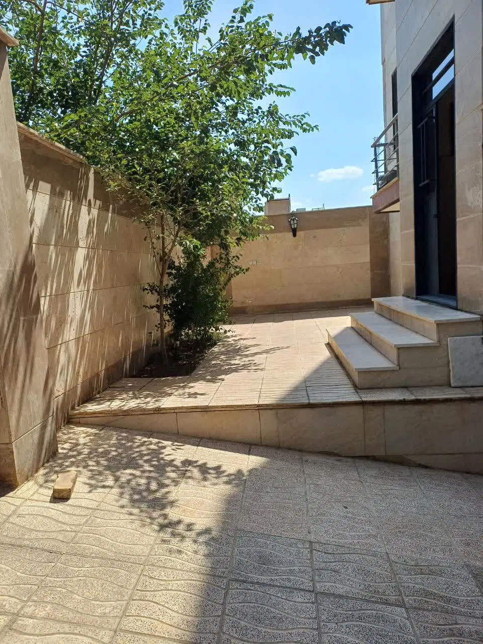 واحد ۸۰ متری دو خوابه