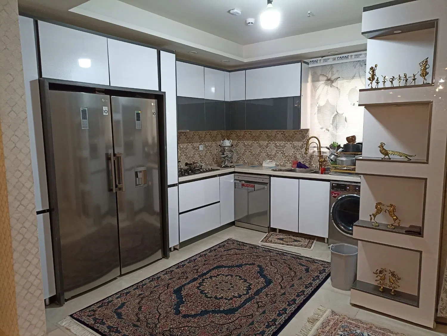 برج بهاران ۱۱۵ متر ، دریاچه چیتگر