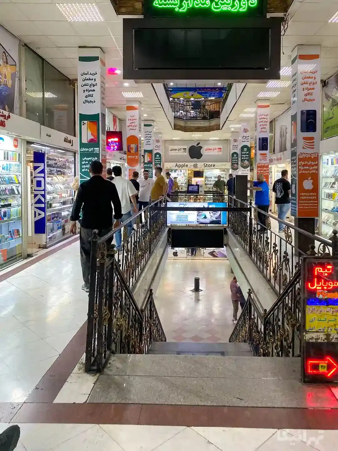 مغازه ۱۴ متری پاساژ بزرگمهر خیابان جمهوری