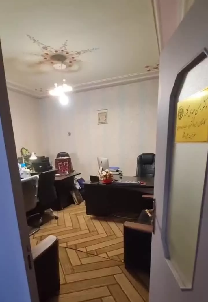۵۵ متر دفتری بر خیابان