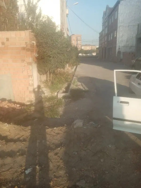 زمین مسکونی صدمتری