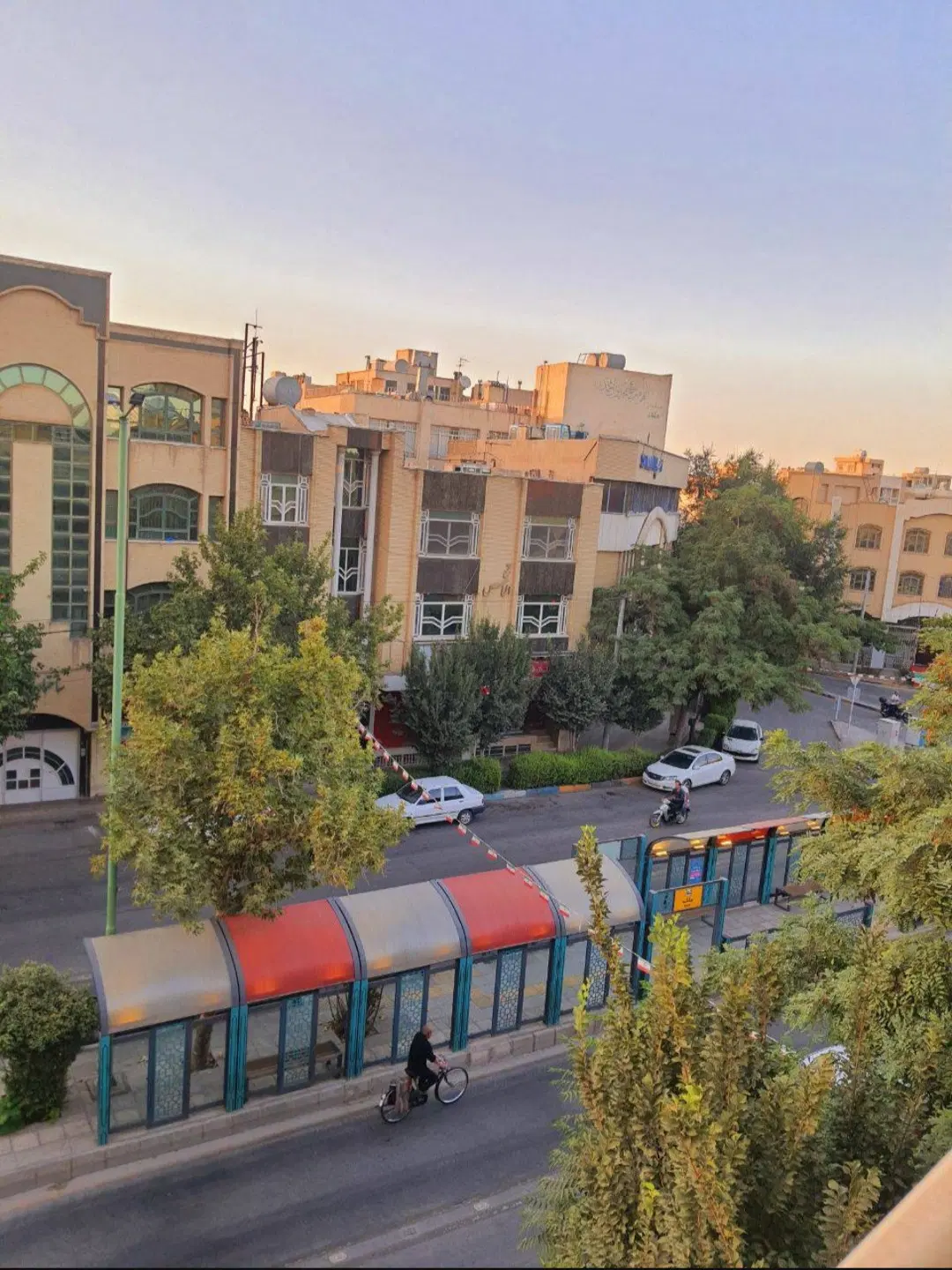دفتر اداری ۱۰۰متری بر هشت بهشت
