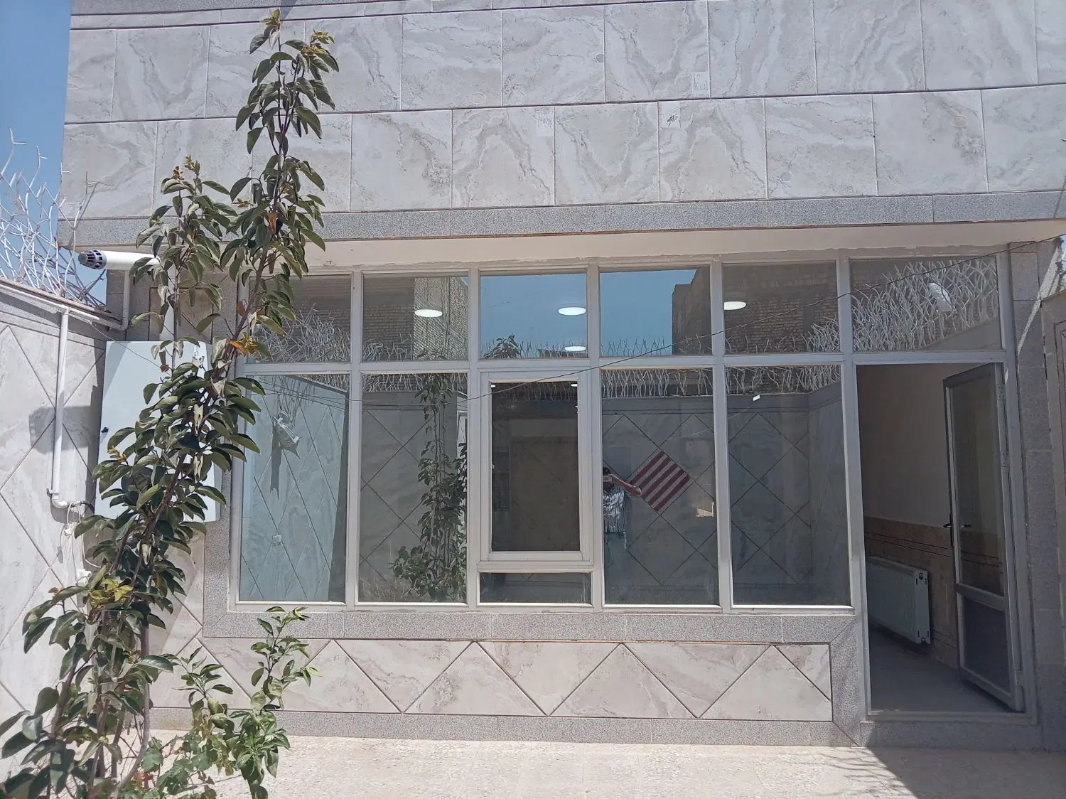 خانه نوساز نجف اباد کلیدنخورده ۱۴۱ متری پشت پارک