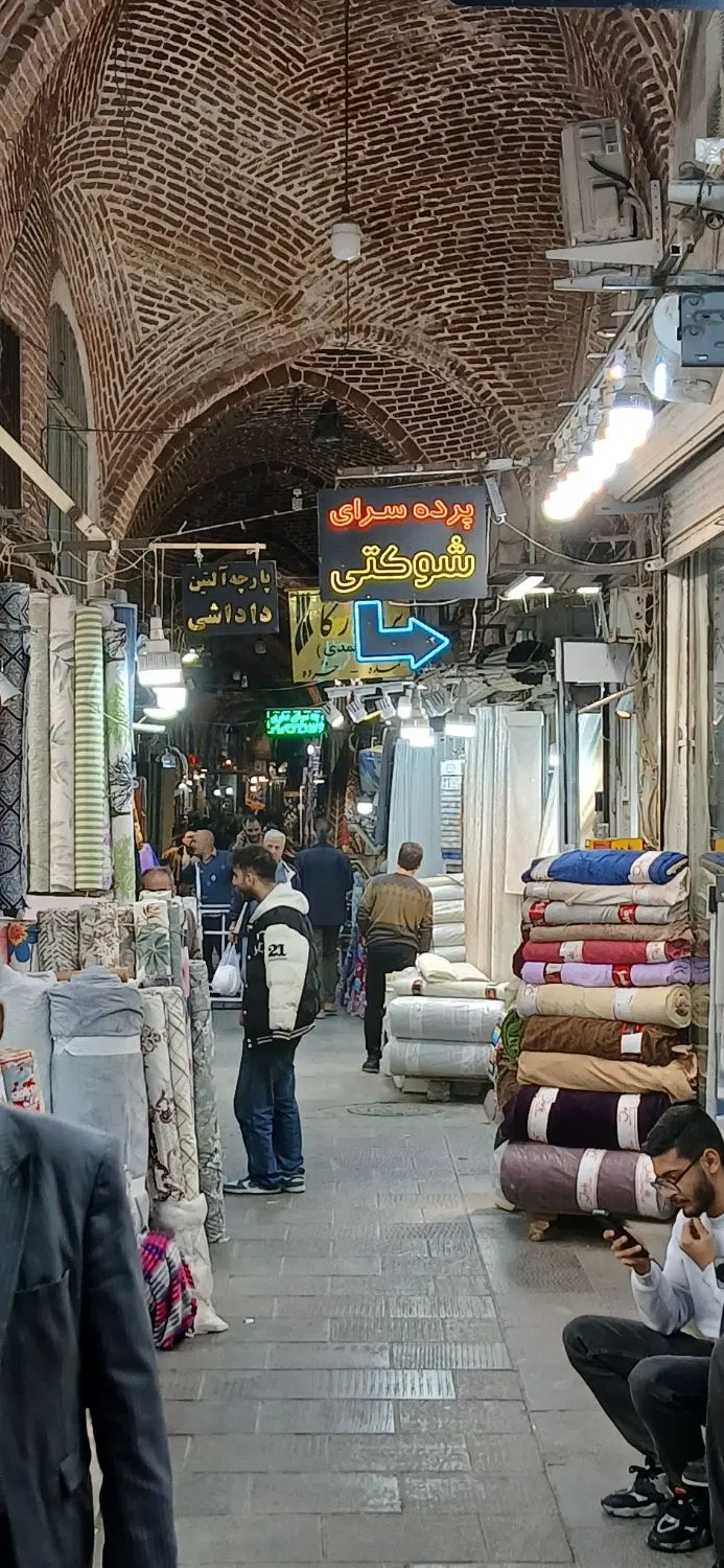 2 متر مغازه بازار سرپوشیده پارچه و پرده فروشان