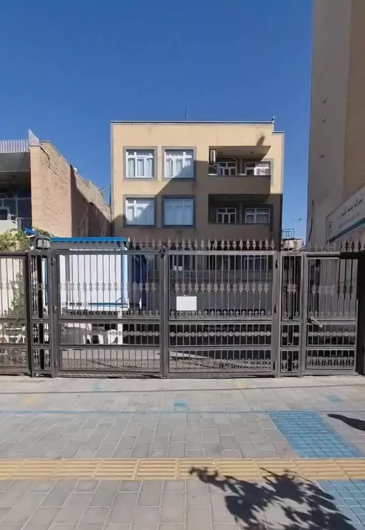مغازه و زیرزمین تجاری اجاره و رهن داده میشود