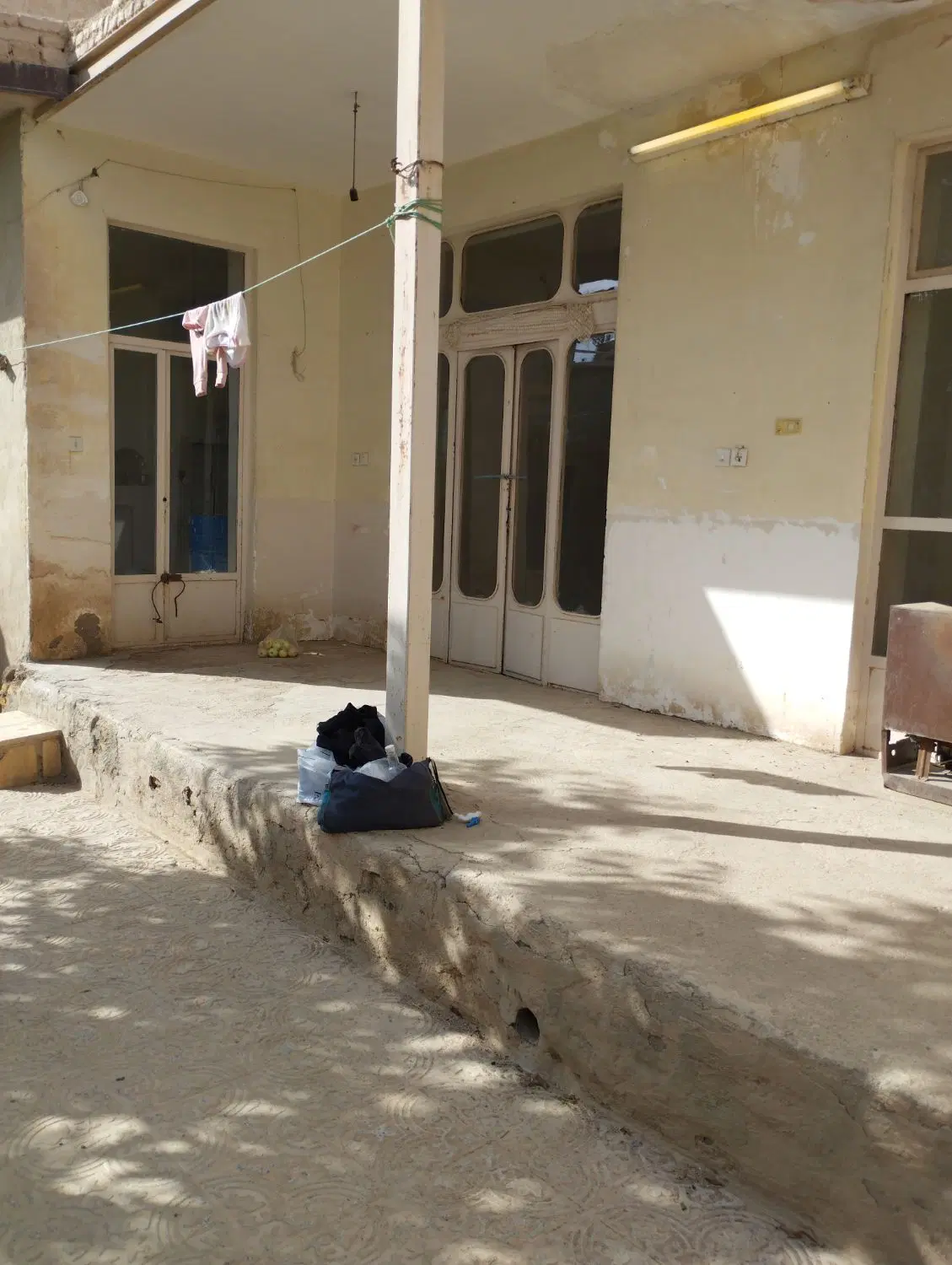 خانه و زمین در شهر دهق