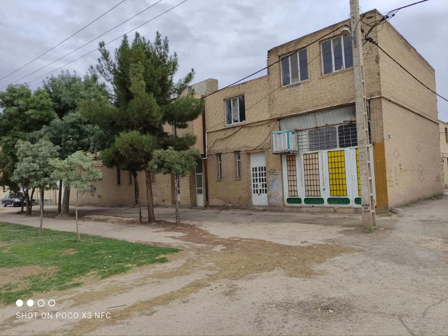 ۵۵۰متر تجاری مسکونی بر بلوار ۲۲بهمن