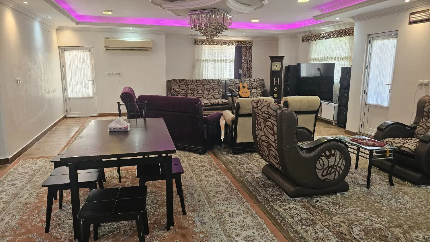 ویلای حیاطدار دو طبقه ، سند ملک ، آزادی کامل