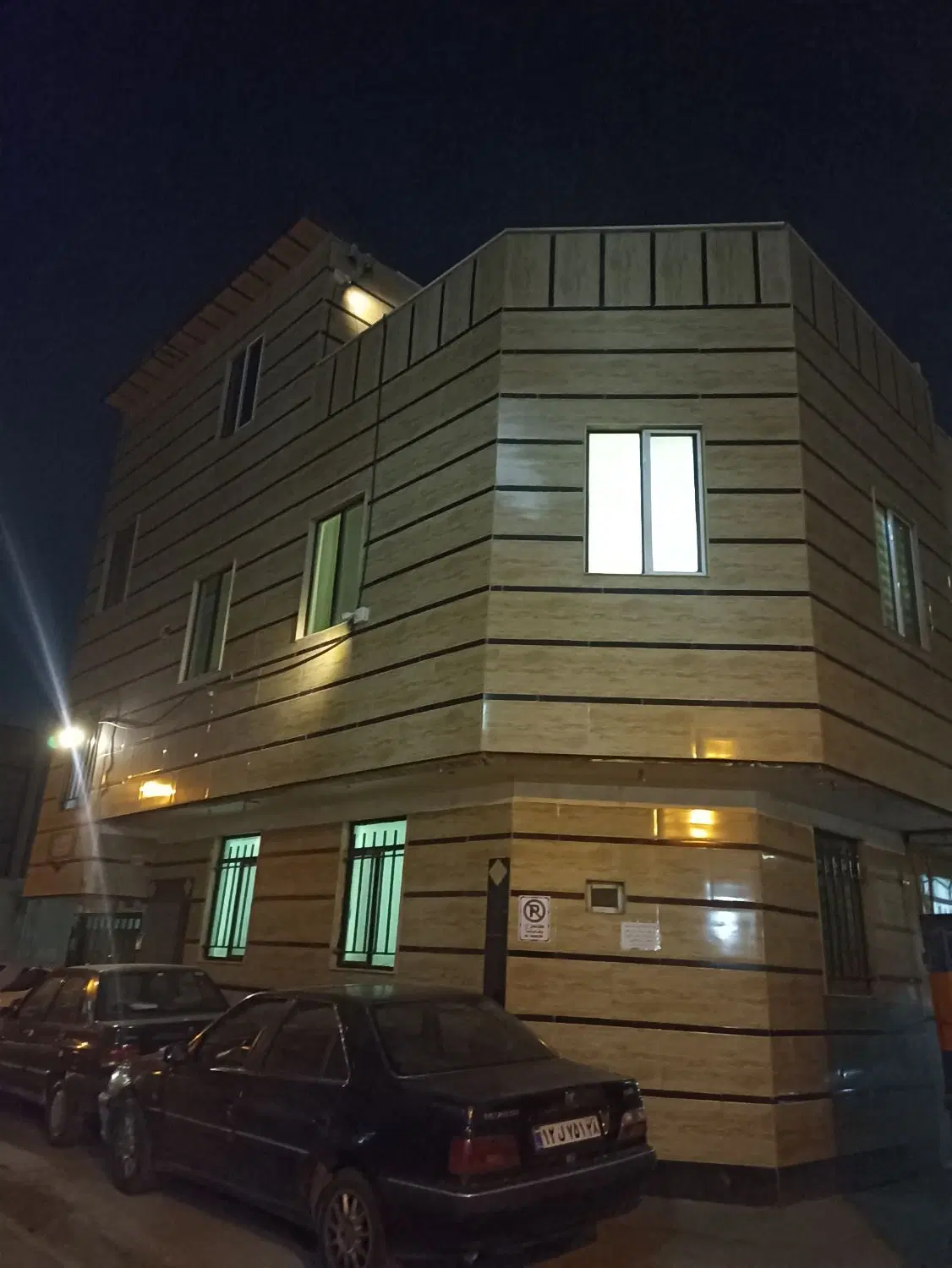 خانه دو طبقه و نیم