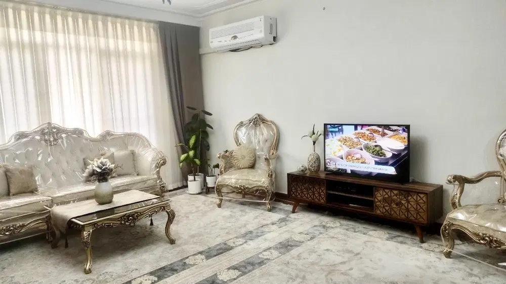 واحد ۸۲ متری در اردیبهشت نصف راه