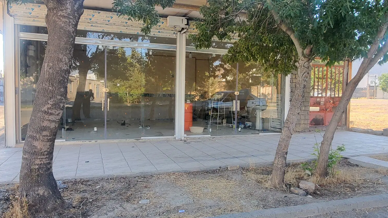 رهن و اجاره مغازه نوساز 65 متری