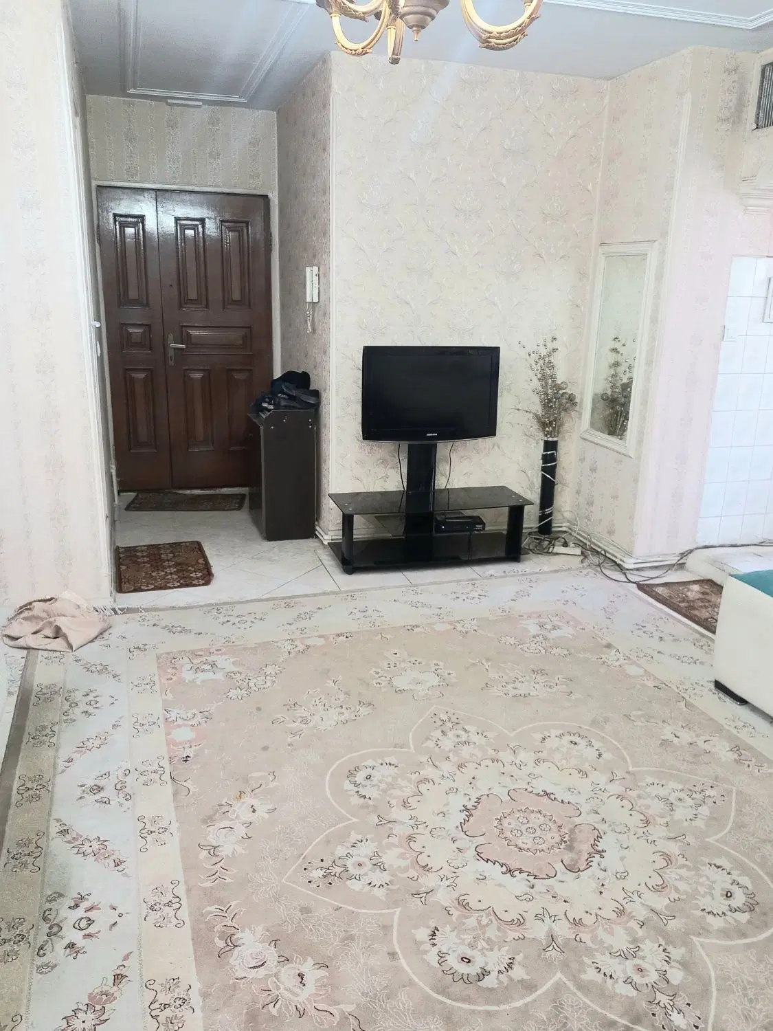 روبرو مترو علی آباد بلوار دستواره ۸۱ متر دو خوابه