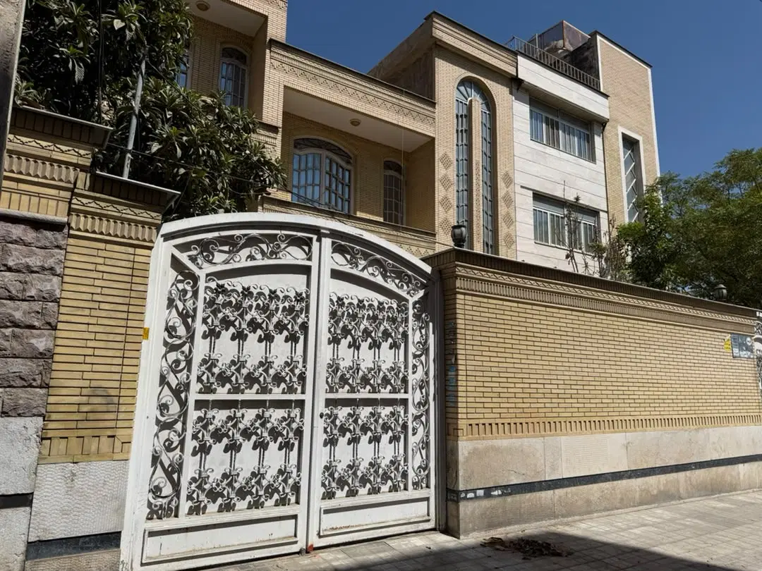 منزل ویلایی دو طبقه با زیرزمین