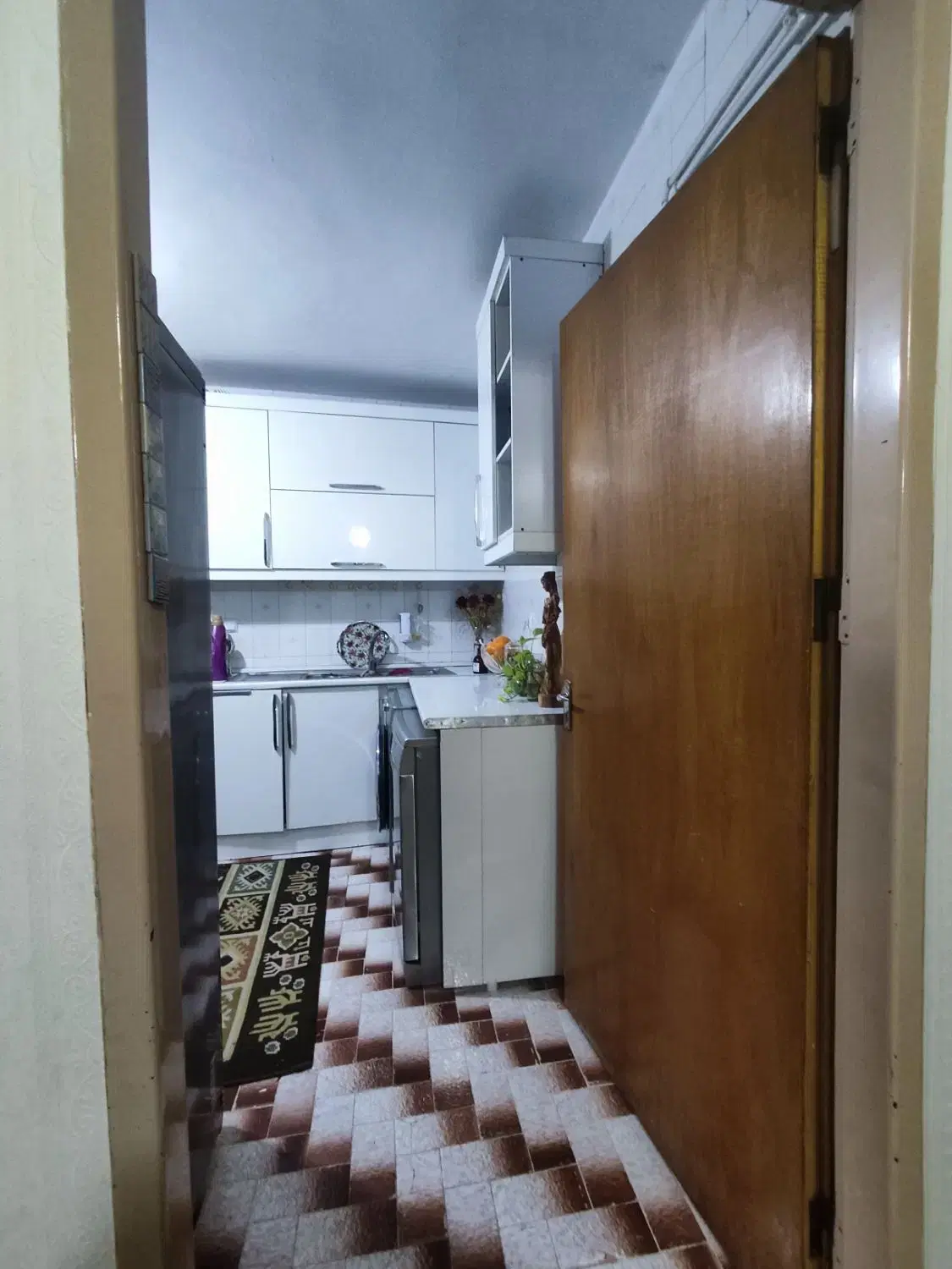 واحد فروشی نزدیک چهارراه