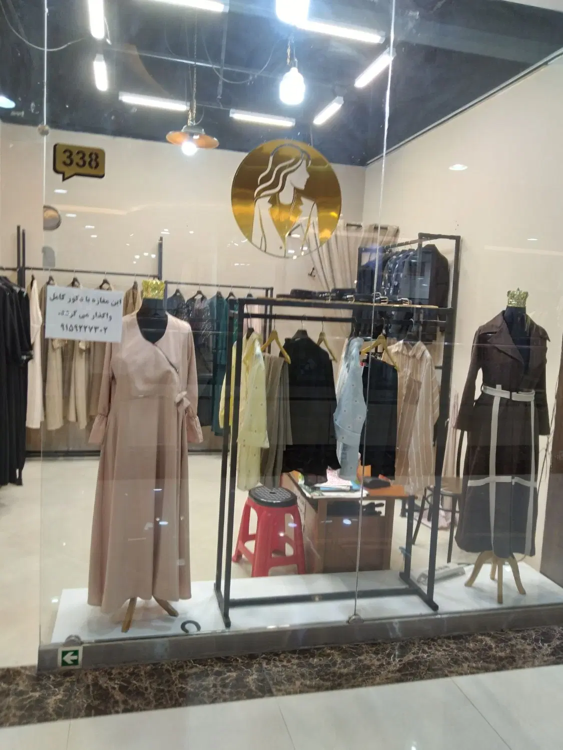 کیانسنتر۲ واگذاری مغازه پوشاک با دکور،رگالها و نور