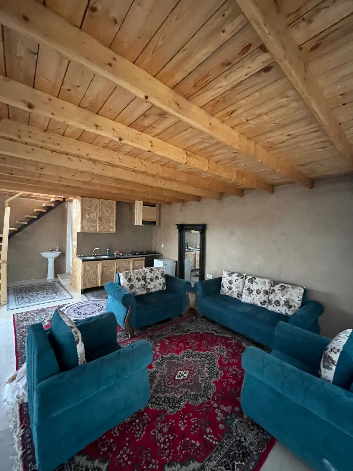 اجاره کلبه باغ در کنار برکه