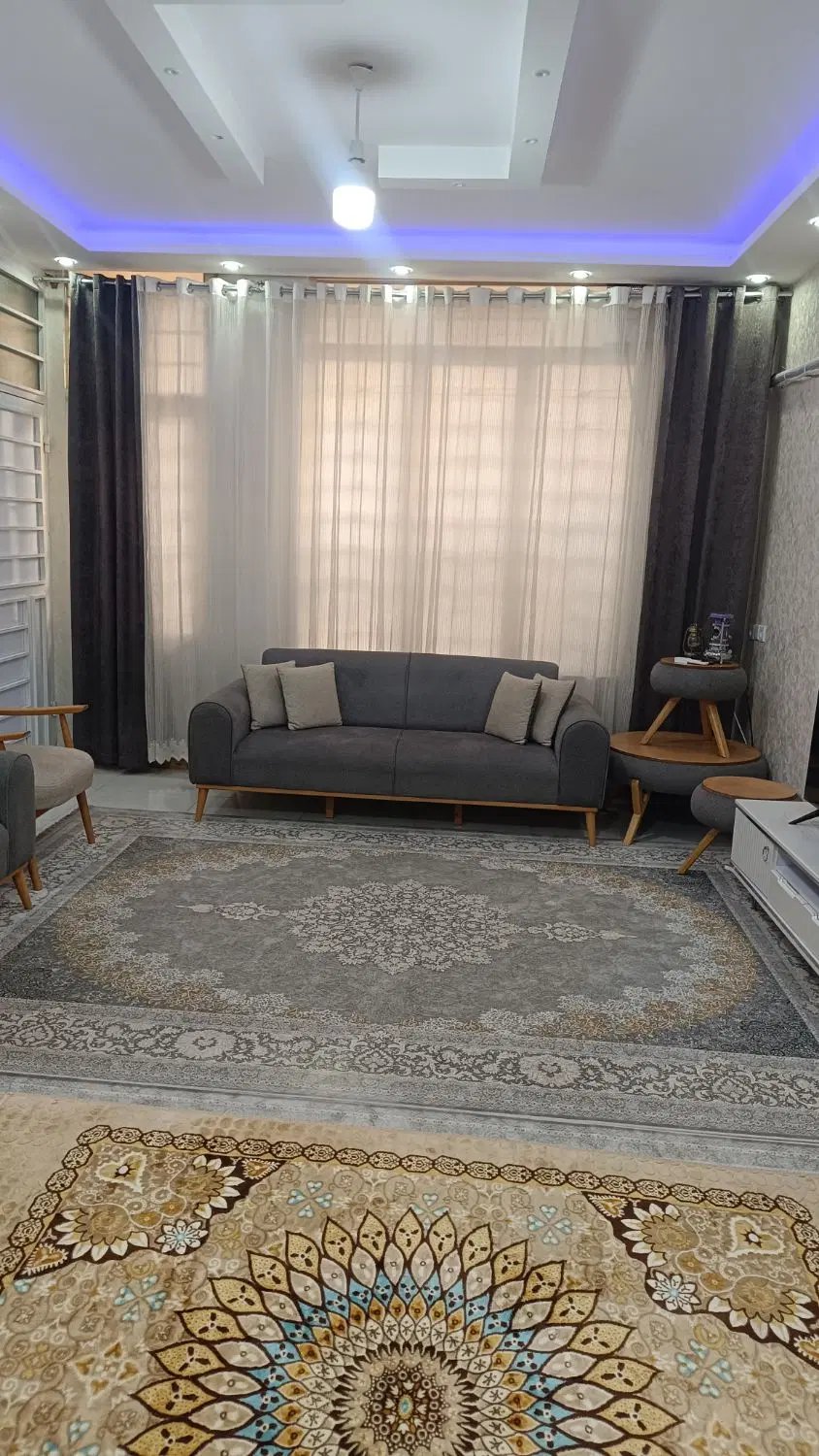 منزل دو طبقه