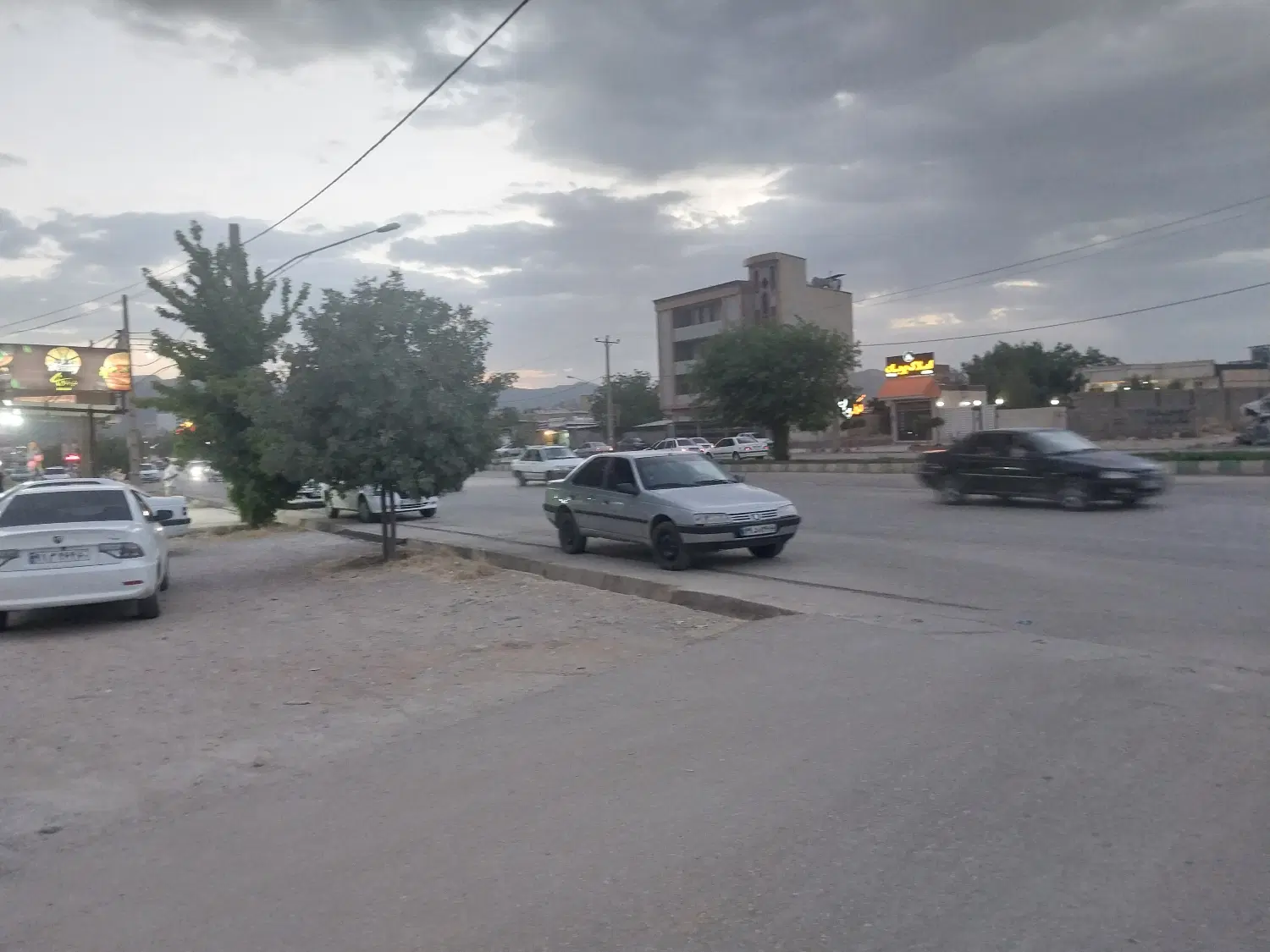۵۲۱ متر ملک دوبر تجاری روی بلوار اصلی شرف آباد