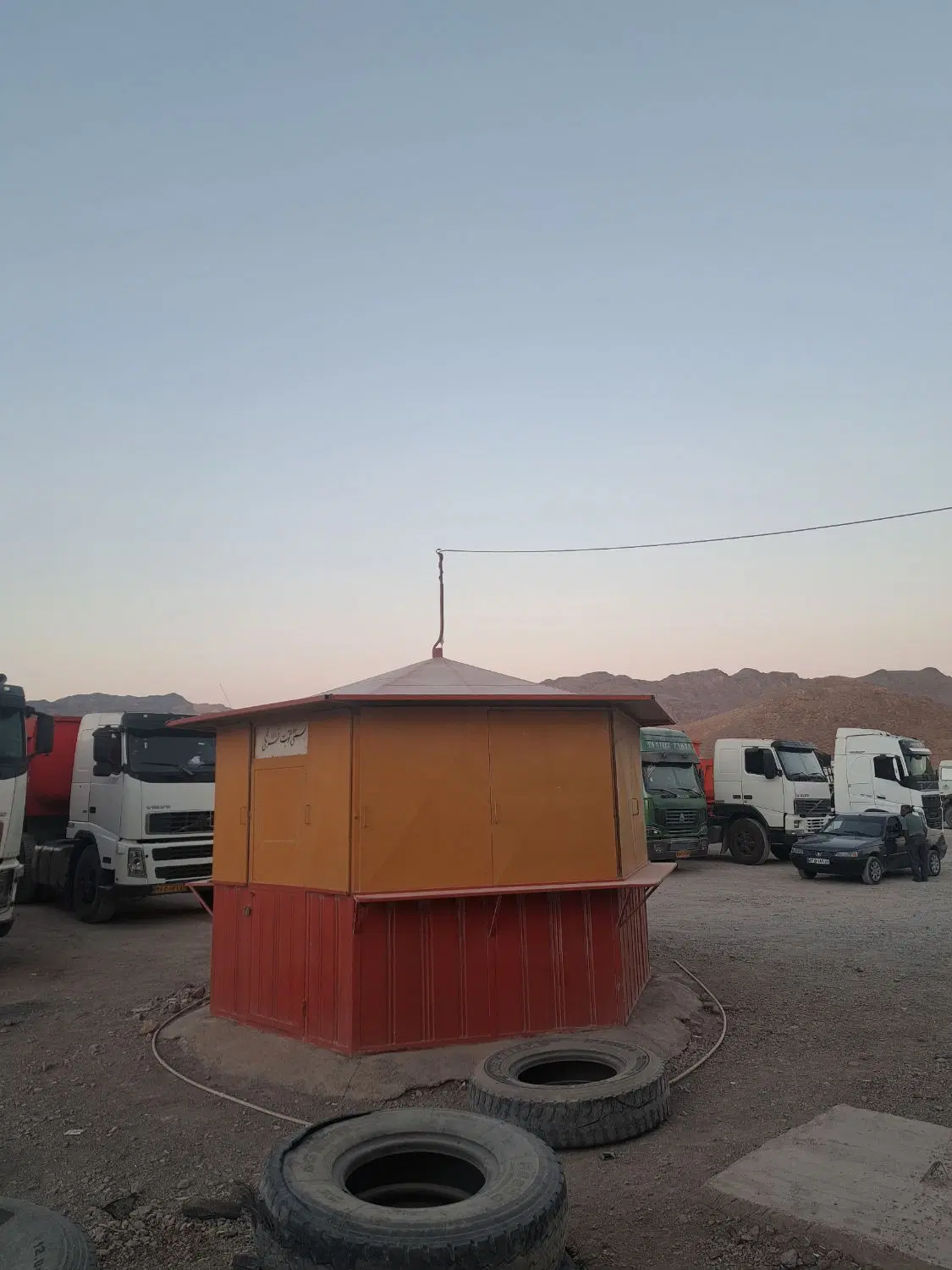 دکه در ترمینال کامیون داران