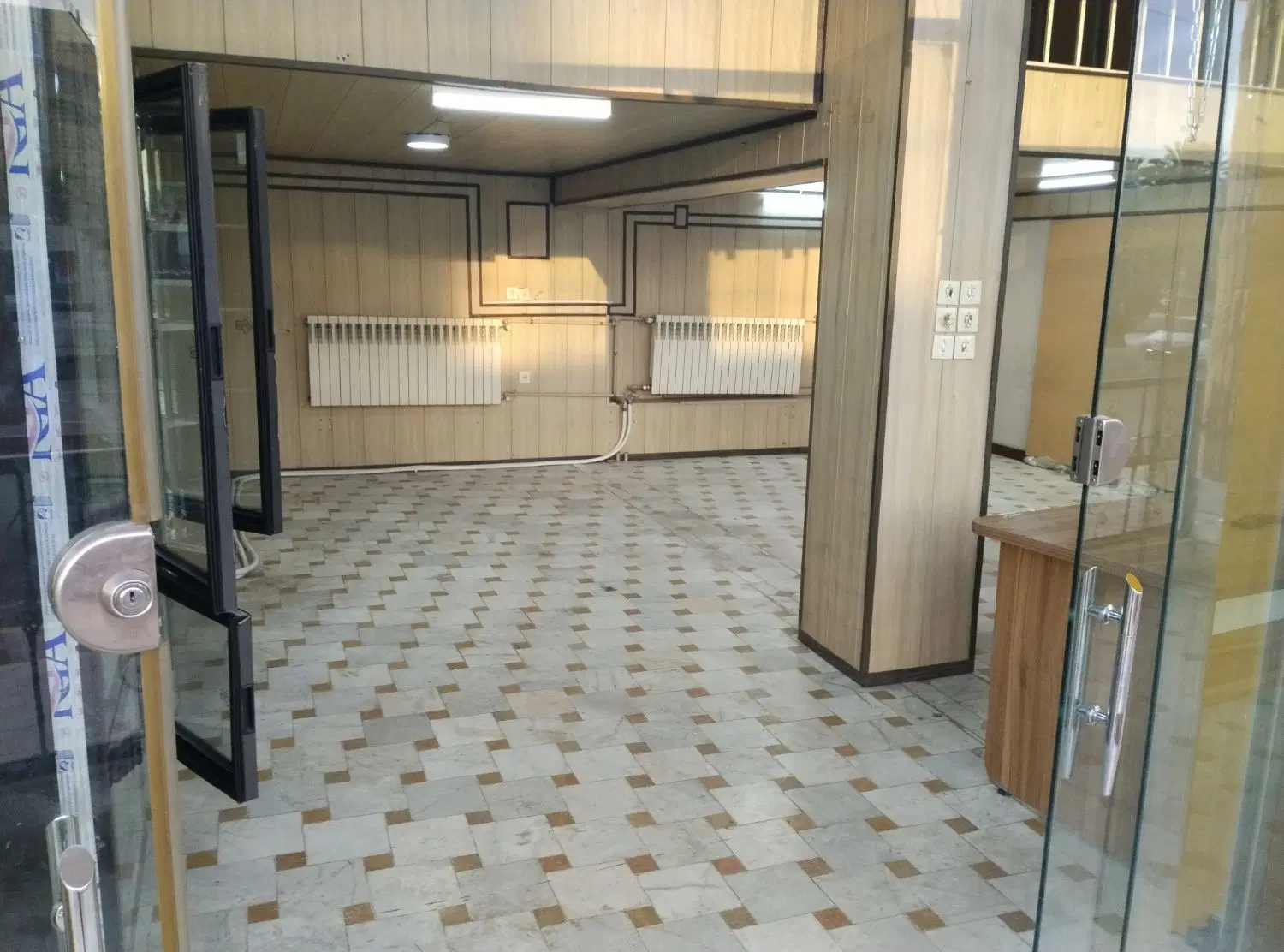 اجاره سه دهنه مغازه واقع در بلوار رهبری
