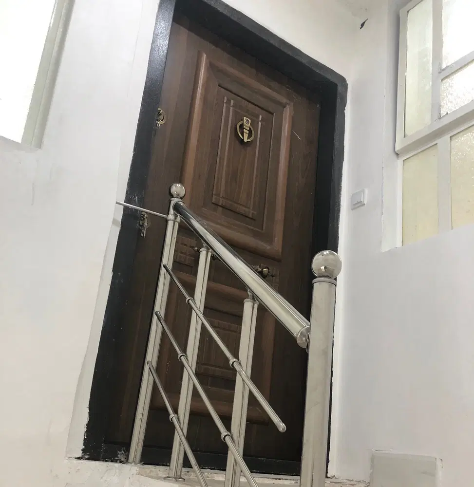 فروش ملک تجاری 3طبقه خ بیمارستان.