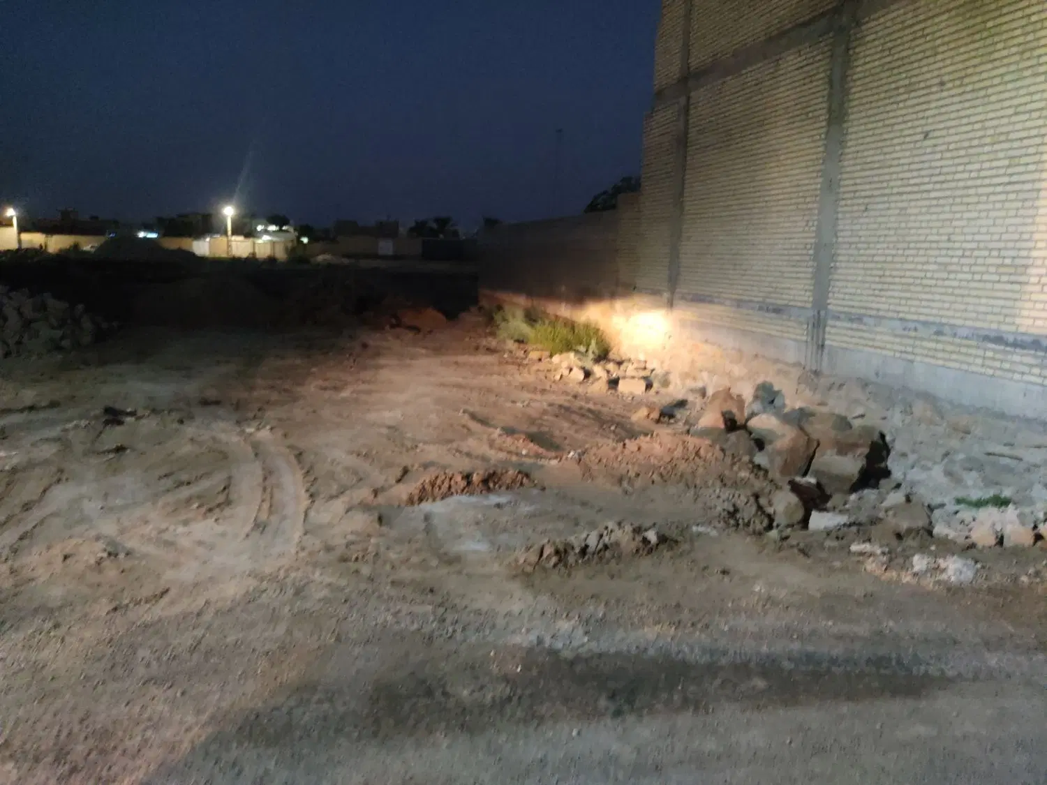 یک زمین 290 متری در مسیر بعد از مسجد 14 معصوم