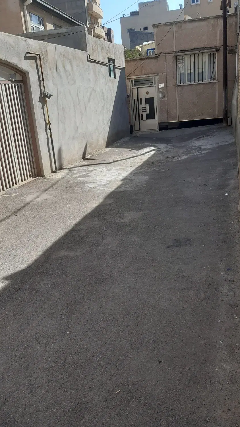 حیاط دربست ۱۰۰ متری