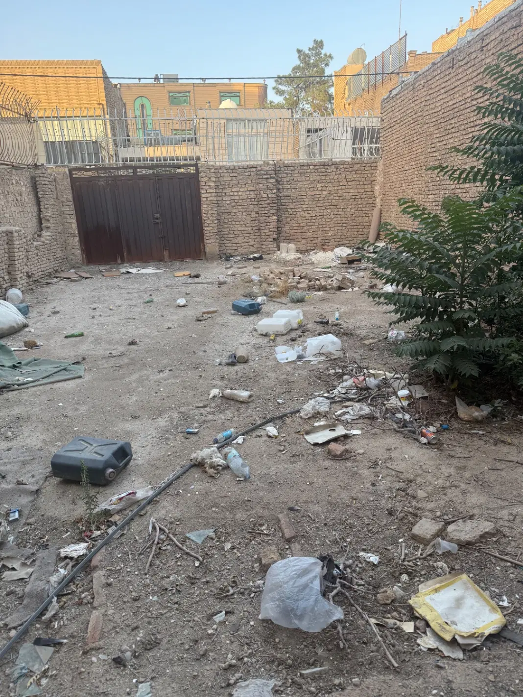 مسکونی و زمین ۲ پلاک