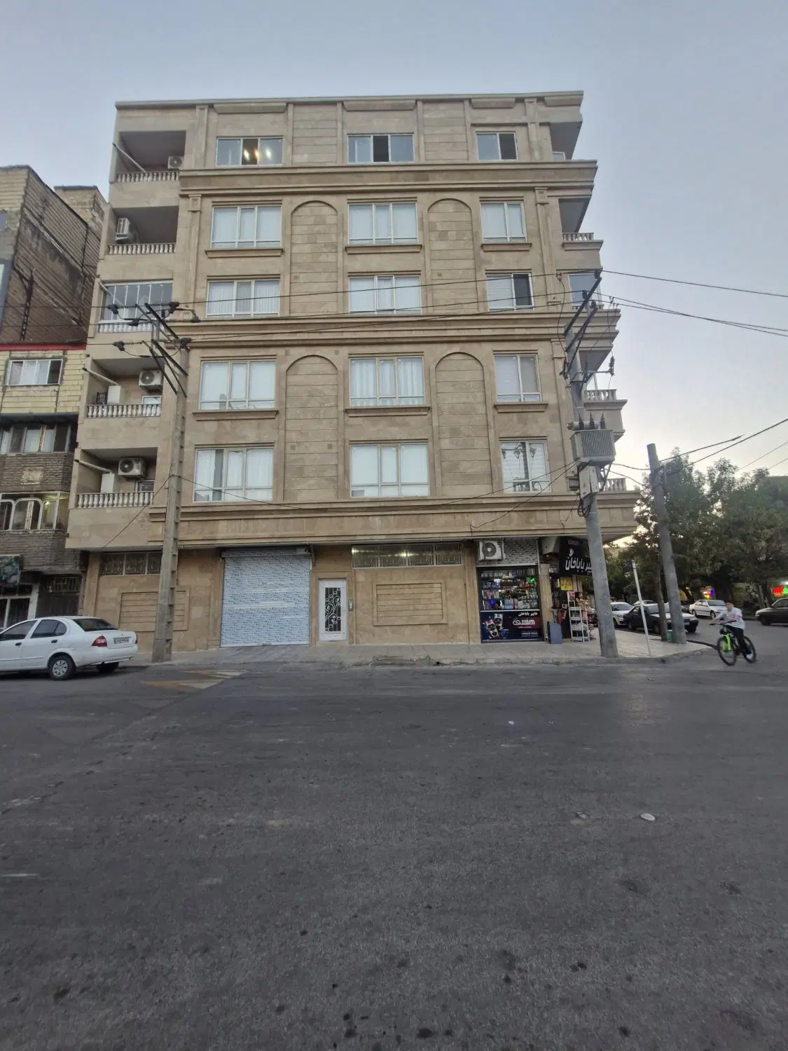 137 متر 3 خواب