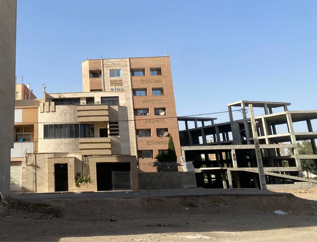 زمین شمالی دو نبش بر خ ۱۸ متری نیایش ۲۰۹ متر مربع