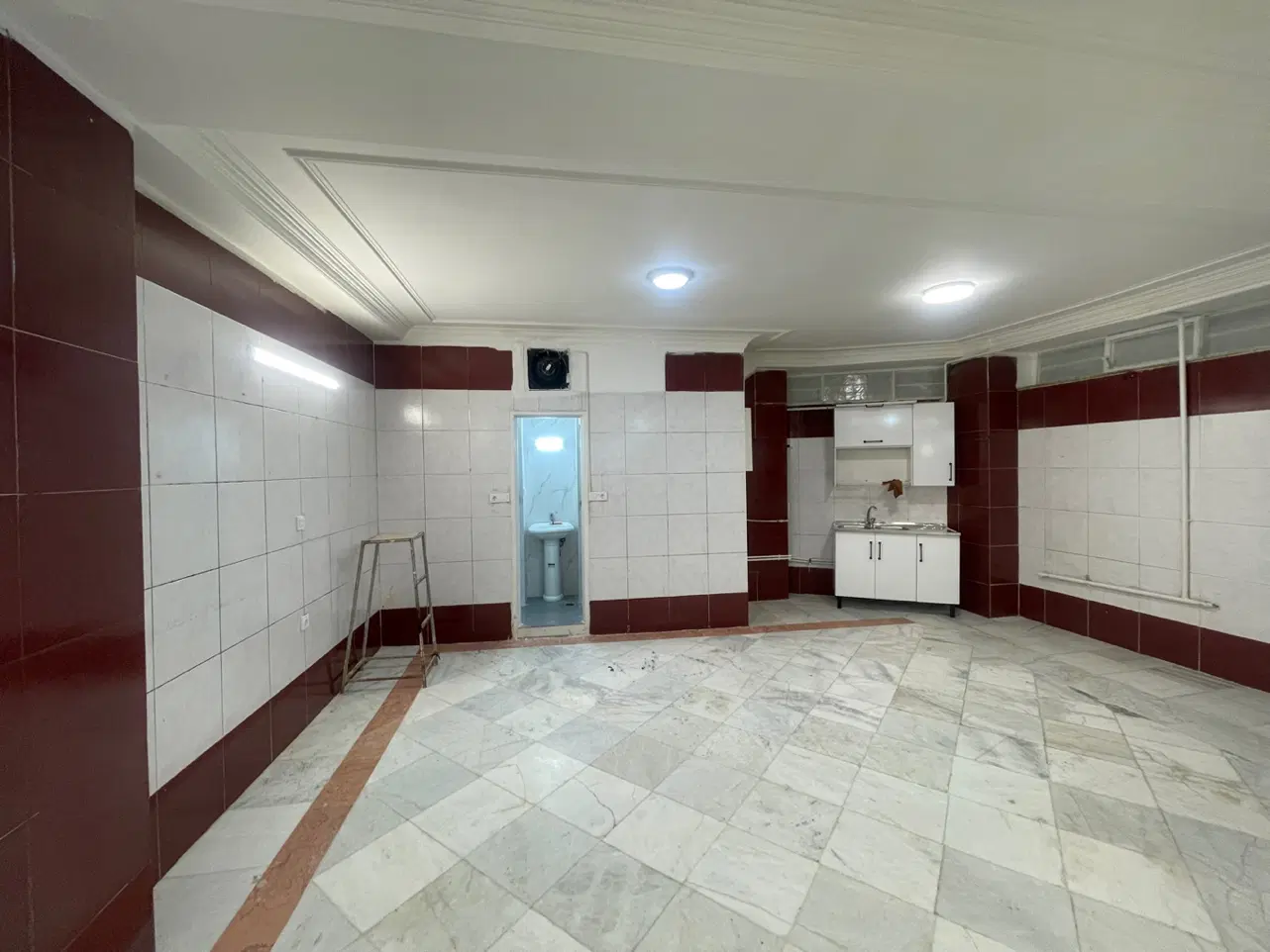 اجاره یک واحد تجاری زیر زمین