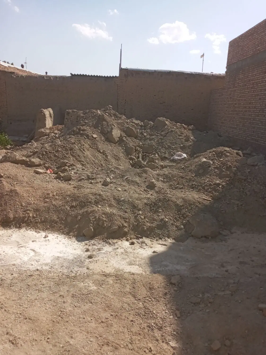 زمین.۱۶۵متری
