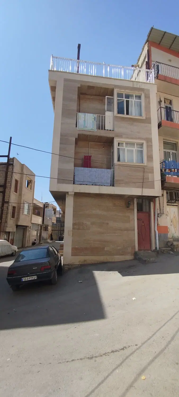 فروش خانه سه طبقه دو نبش