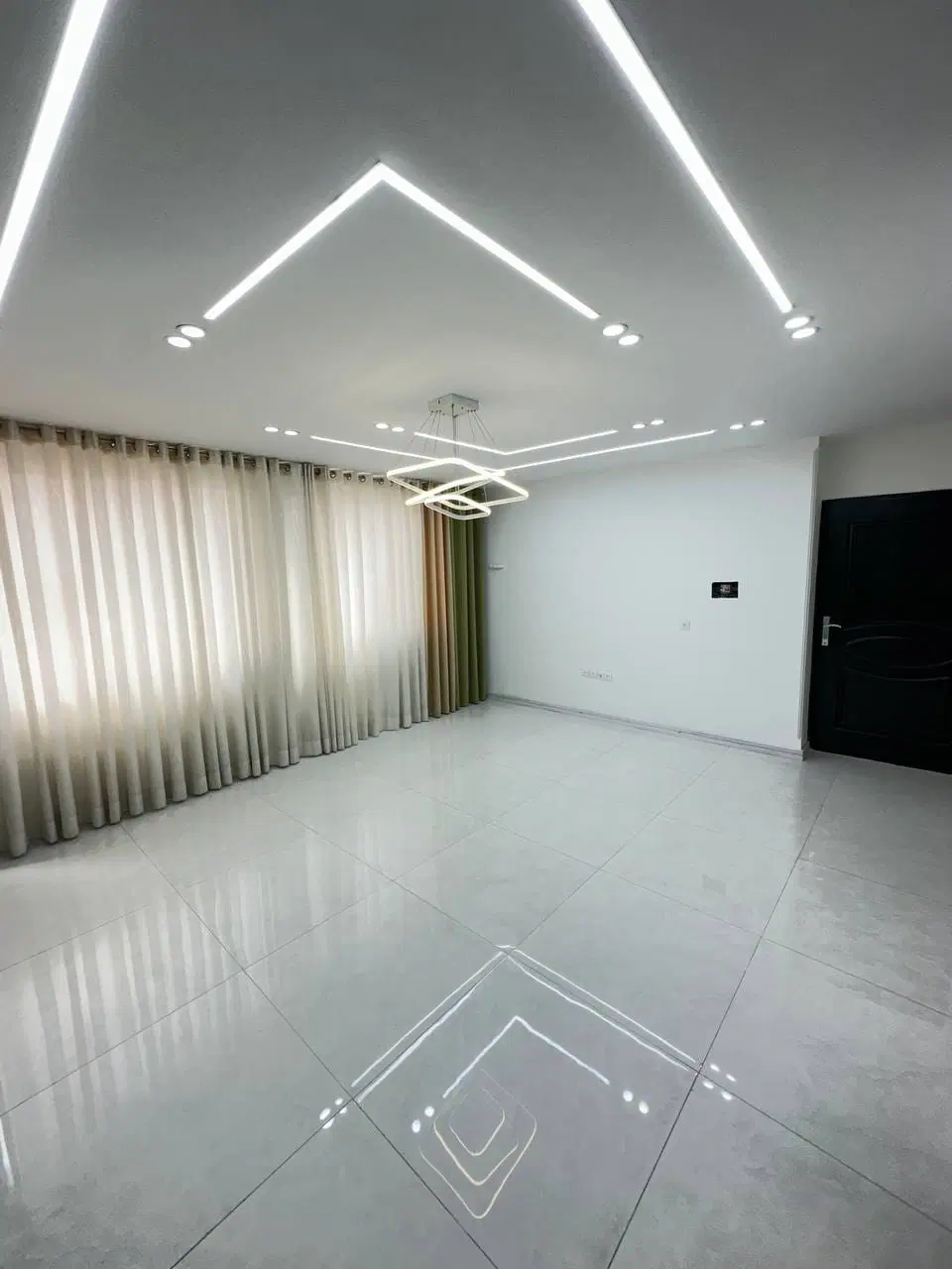 49متر  کم واحد  اسانسور  سندتک برگ  تاپ لوکیشن