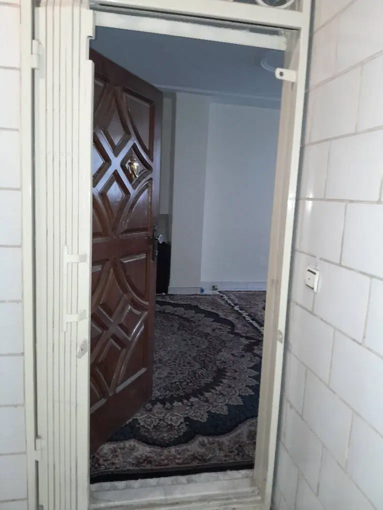 ۸۱ متری طبقه دوم با پارکینگ طالقانی