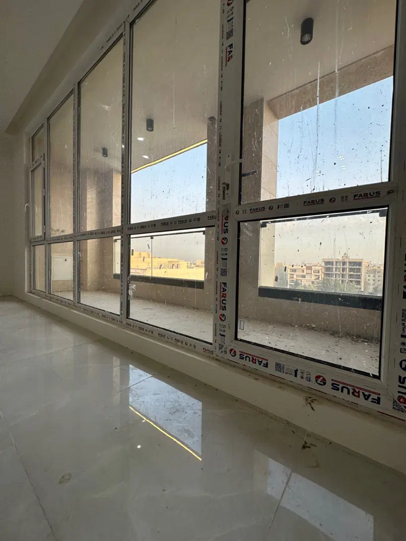 آپارتمان ۹۵ متر دو خواب نوساز فاز ۶ ساماندهی