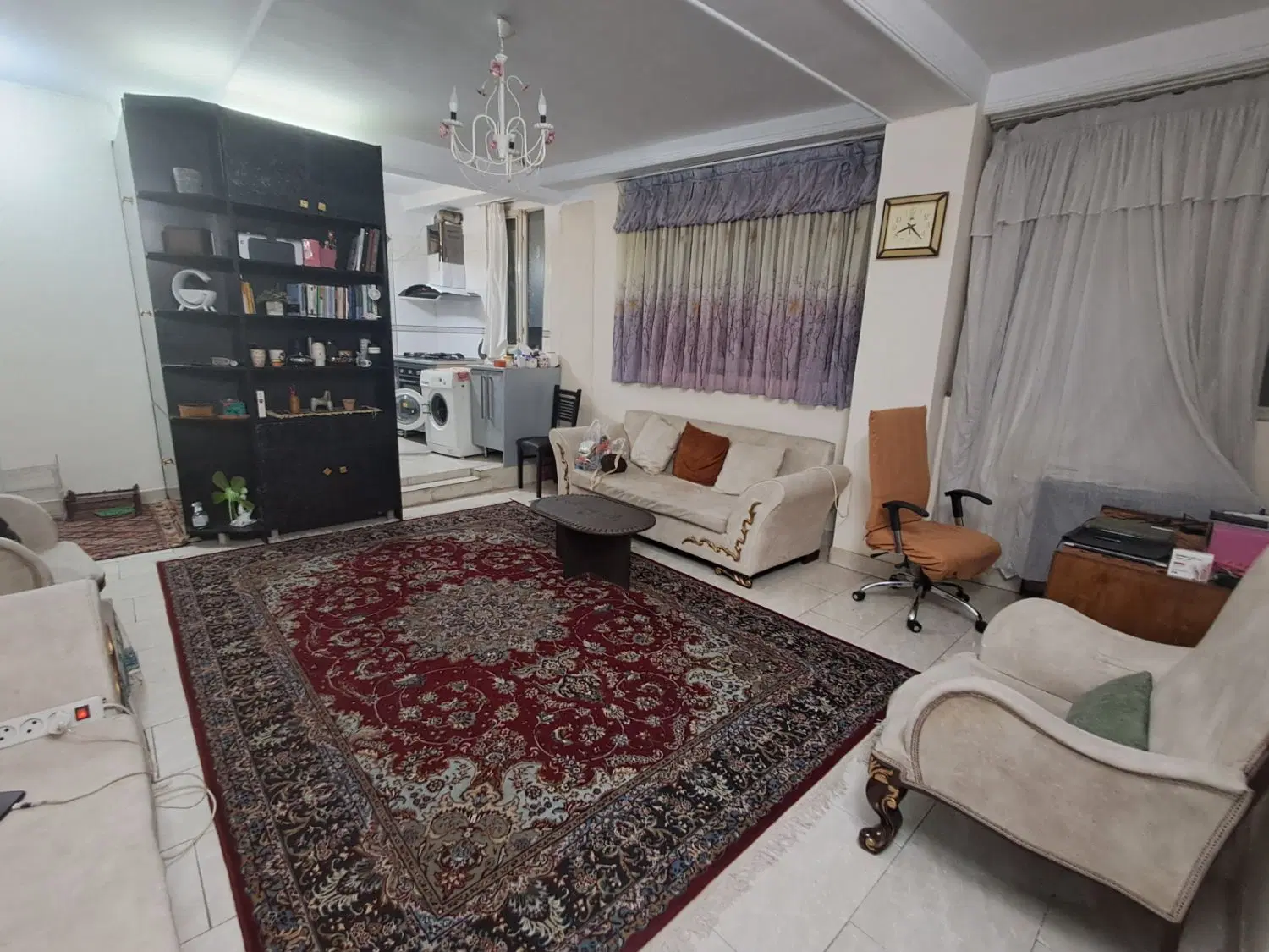 مالک اشتر جیحون ۵۶ متر پارکینگ و آسانسور مالک هستم