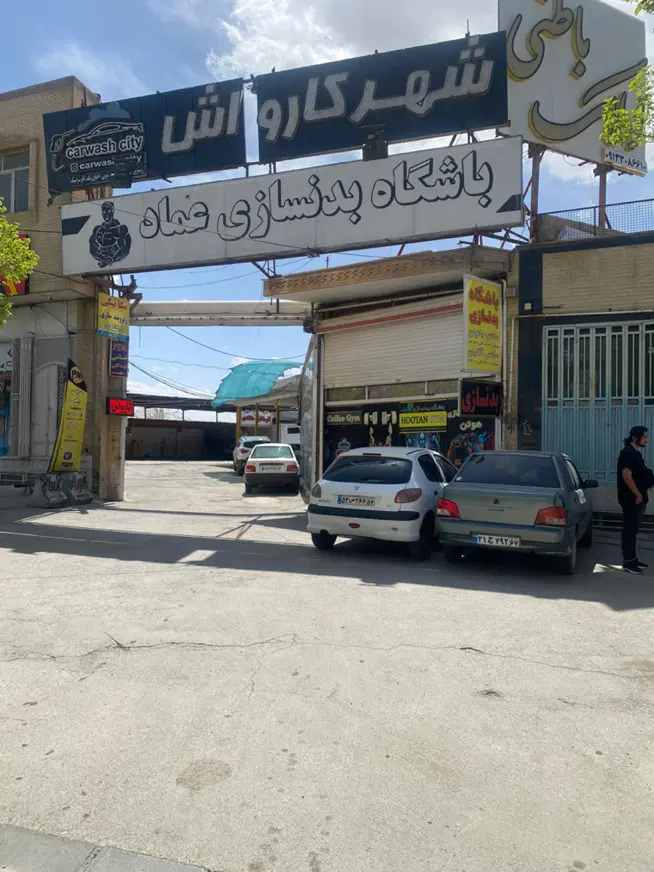 ۶۰ متر زیر زمین تجاری بر خ امام خمینی موقعیت عالی
