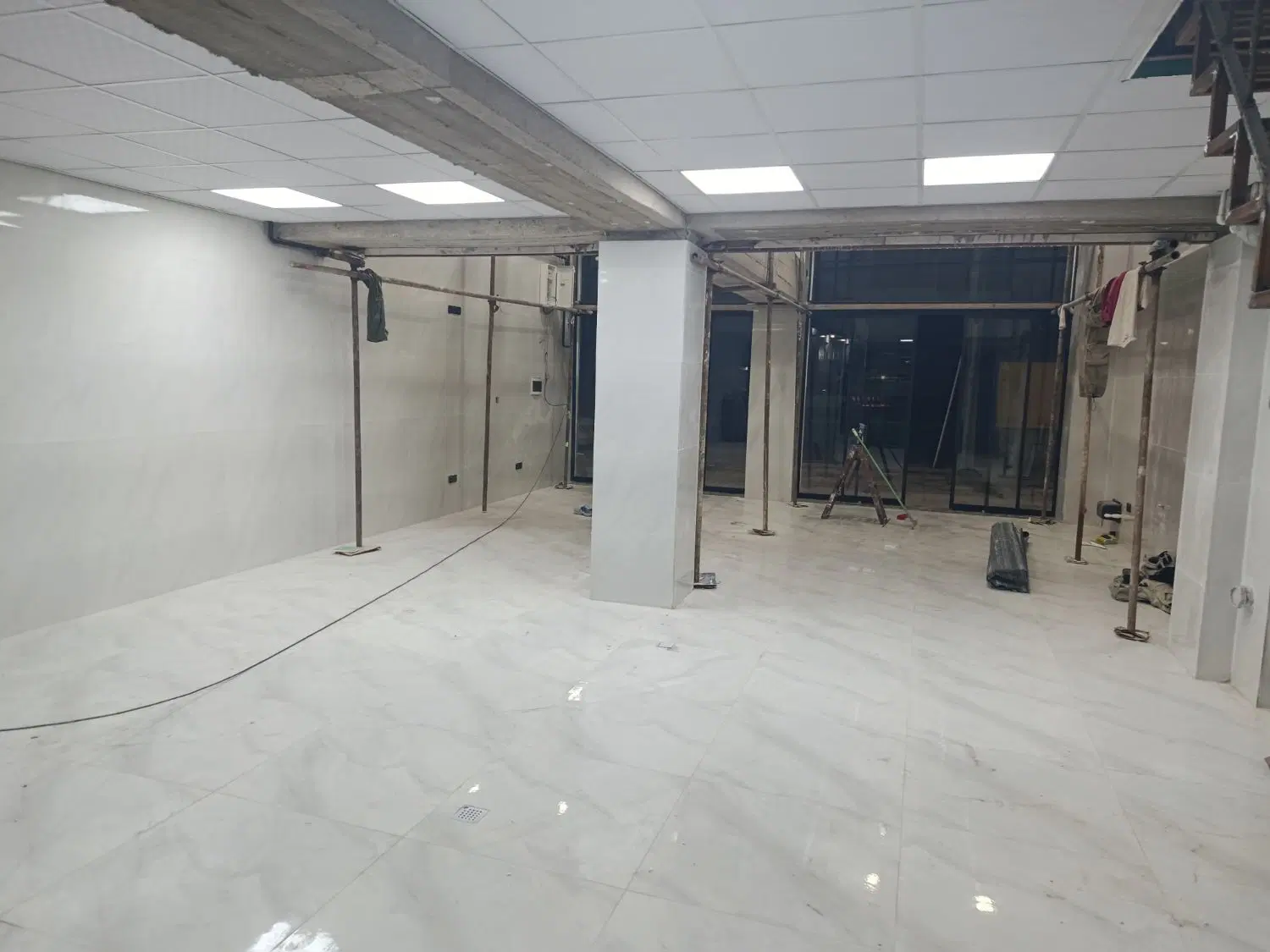 تجاری بزرگ۲۱۰متری