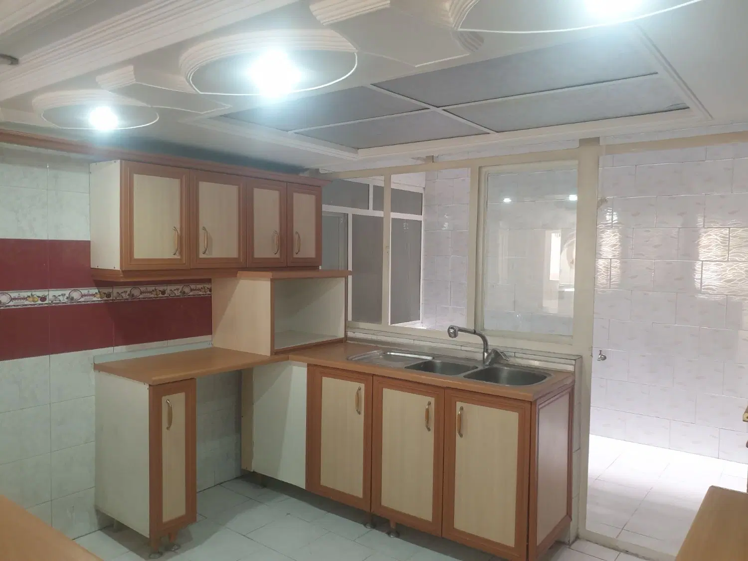 ۱۳۰ متر دو خواب بیواسطه دسترسی عالی